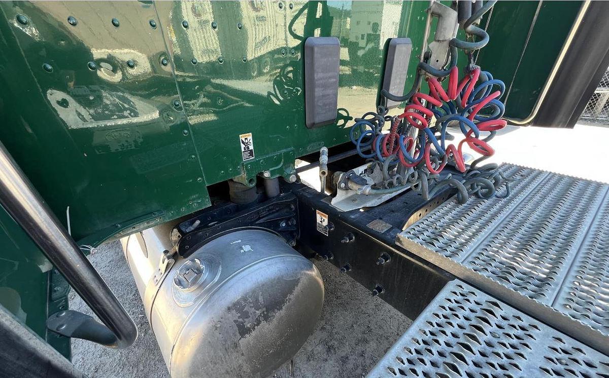 Used 2015 Peterbilt 579