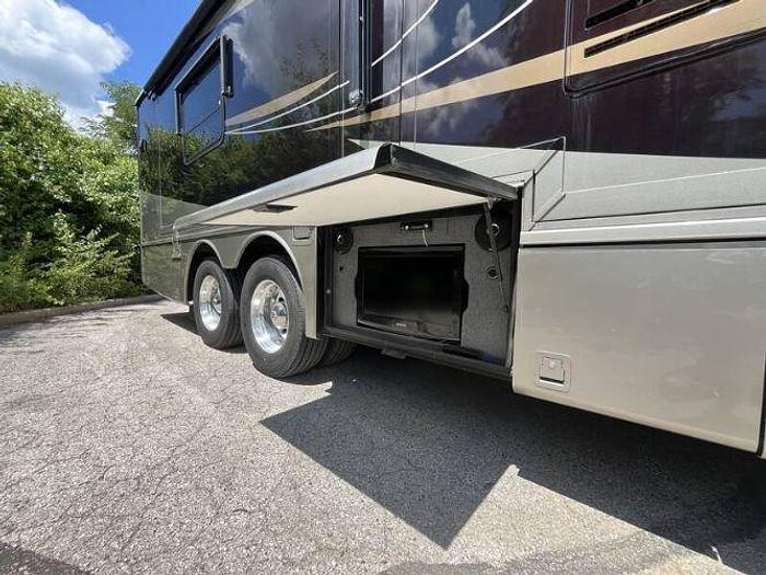 Used 2010 Newmar Ventana 4386