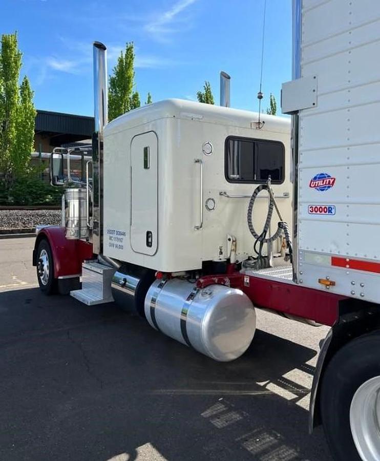 Used 2016 Peterbilt 389 Sleeper