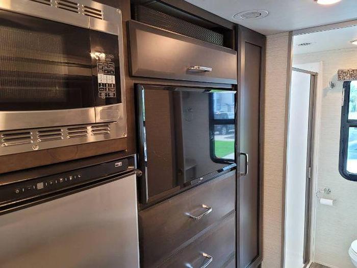 Used 2021 Tiffin Wayfarer 25RW