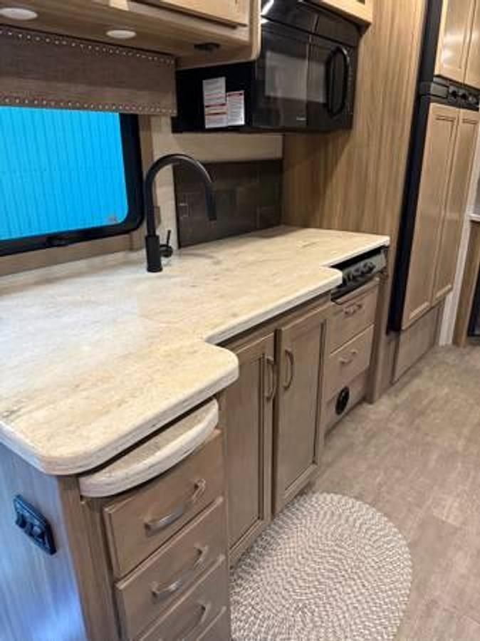 Used 2018 Jayco Seneca 37K