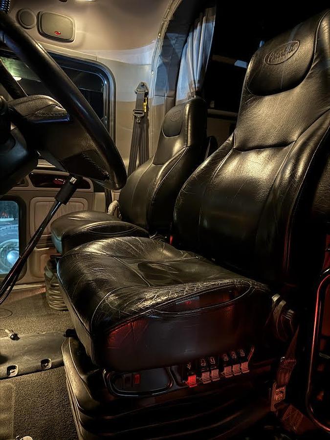 Used 2023 Peterbilt 389 Conventional Sleeper Semi