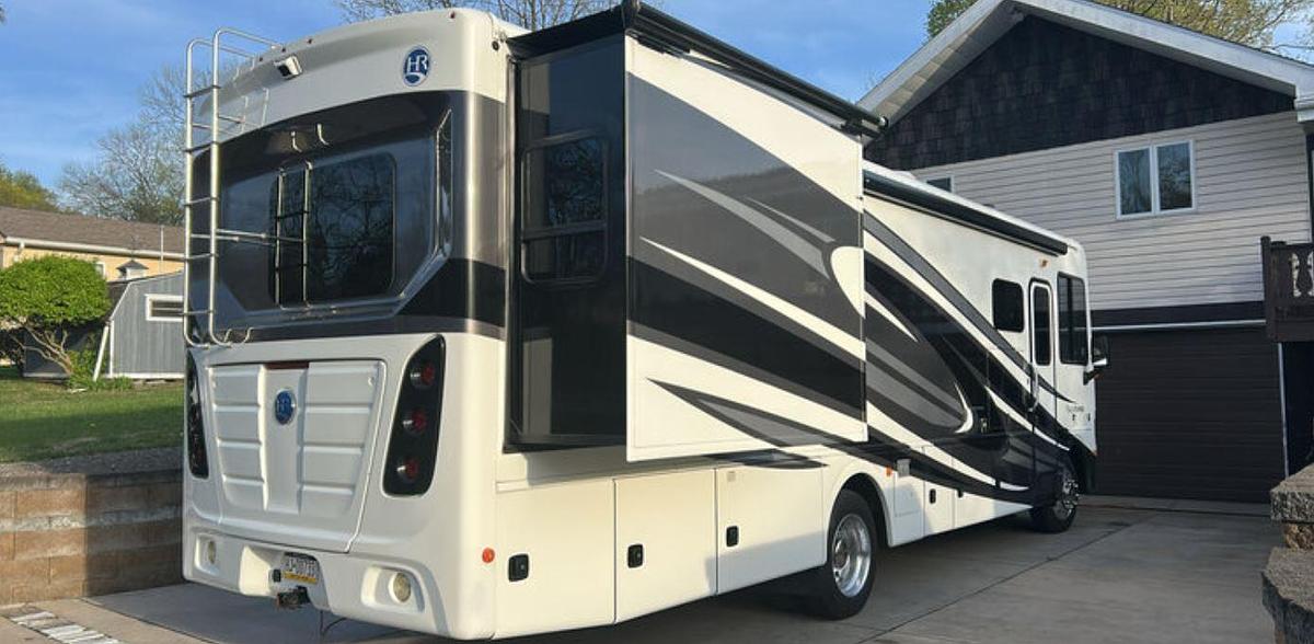Used 2017 Holiday Rambler Vacationer 33C Class A Motorhome