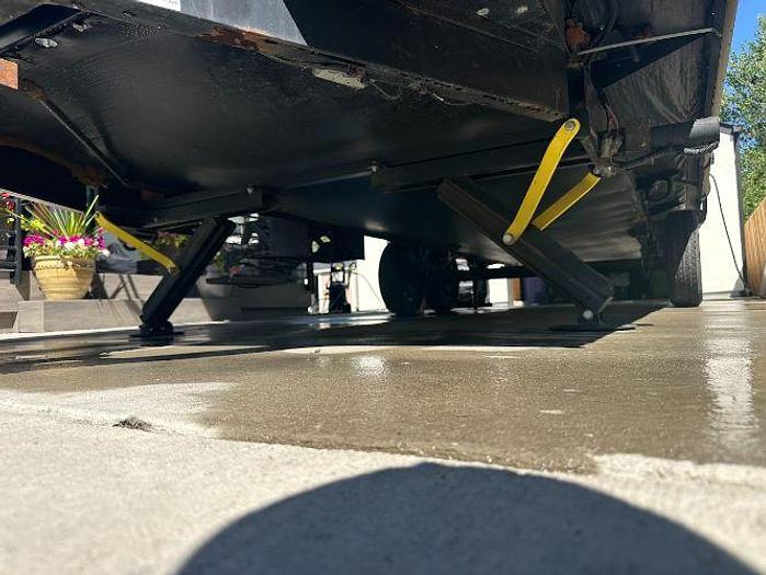 Used 2018 Dutchmen Kodiak Ultimate 240BHSL