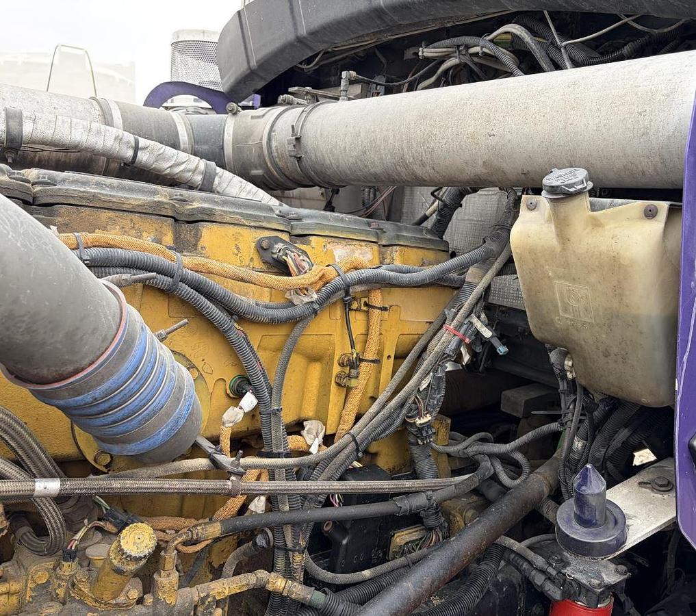 Used 2005 KENWORTH W900L Conventional Sleeper Semi Truck