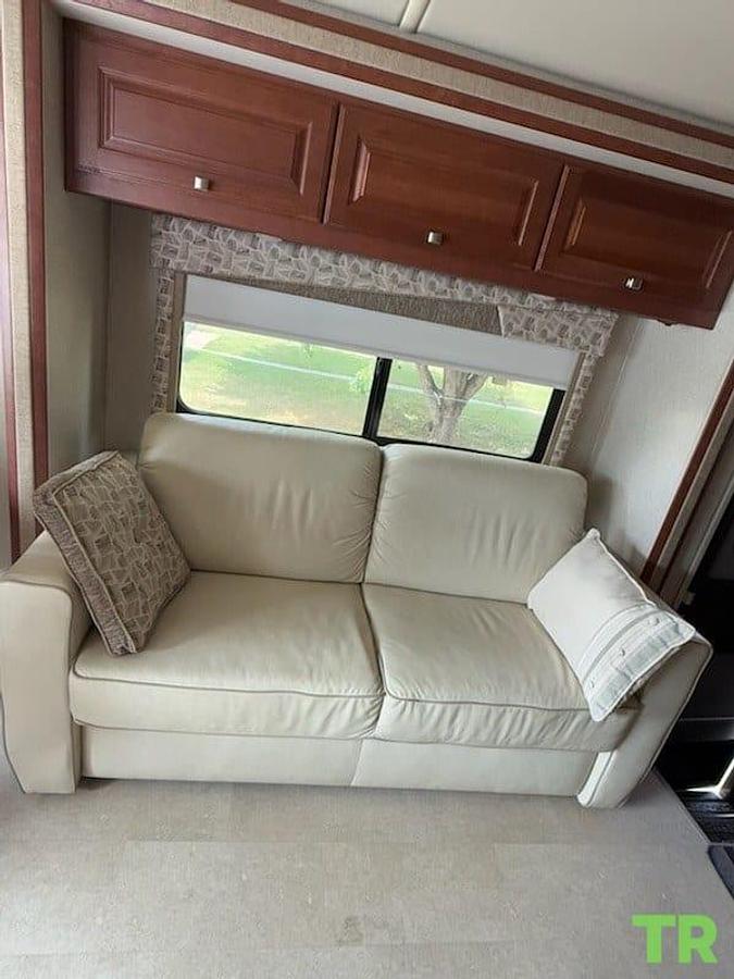 Used 2015 Winnebago Itasca Sunstar 30T