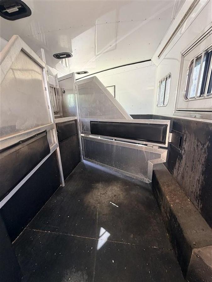 Used 2014 Sooner Legacy 312 3 Horse Gooseneck Trailer with Living Quarters
