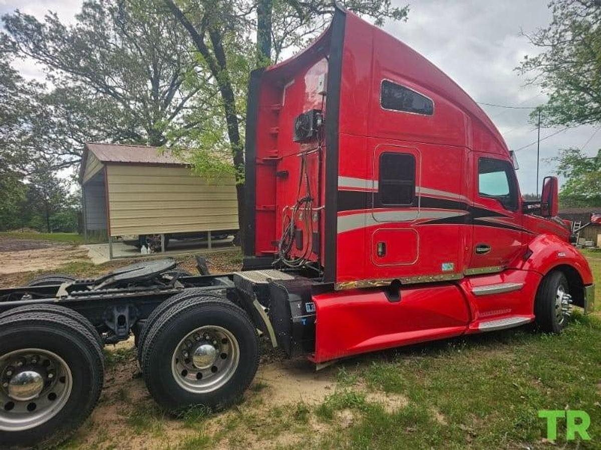 Used 2020 Kenworth T680 Sleeper Truck