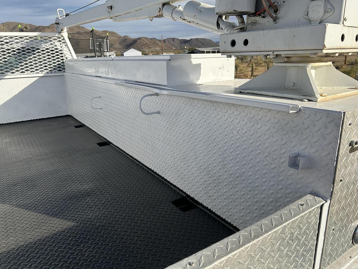 Used 2015 Ford F-550 4WD Service Truck