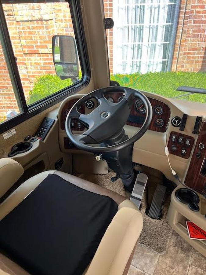 Used 2014 Thor Motor Coach Palazzo 33.2 Class A Motorhome