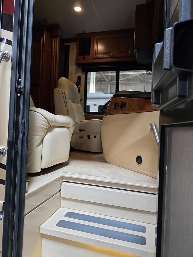 Used 2015 Fleetwood Discovery 40G Class A Motorhome