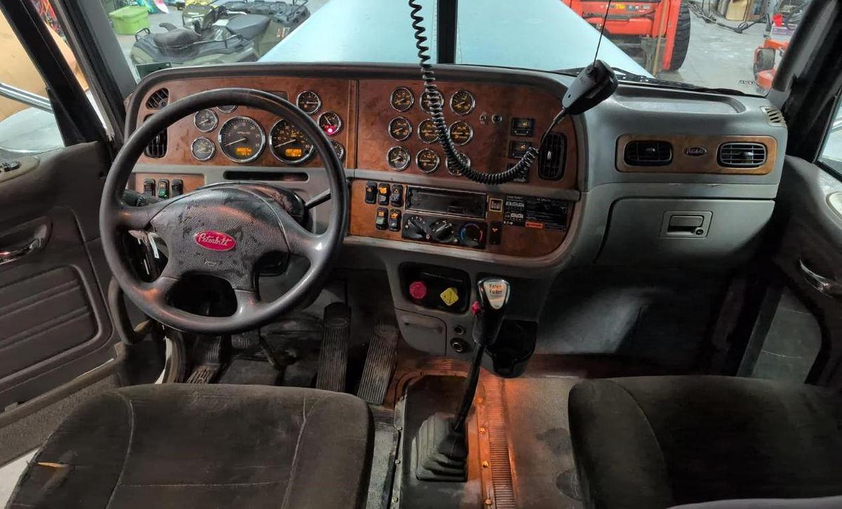 Used 2006 Peterbilt 379EXHD Sleeper Semi Truck