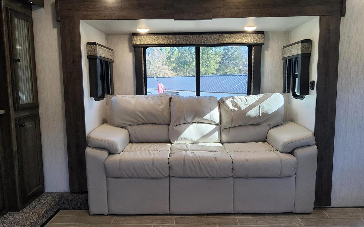 Used 2020 Heartland Bighorn Traveler 38FL Fifth Wheel