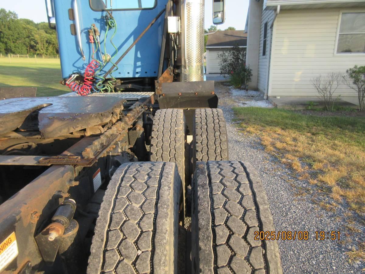 Used 2009 Freightliner Day Cab Semi Truck