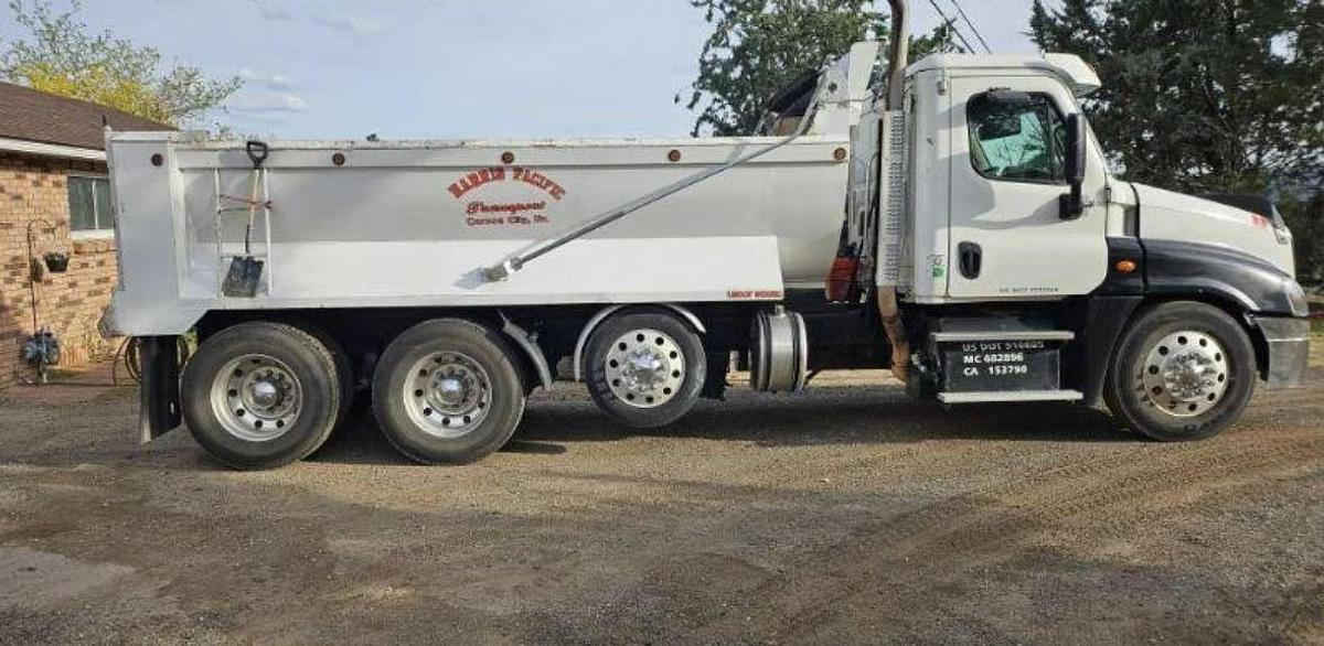 Used 2017 Freightliner Cascadia 125
