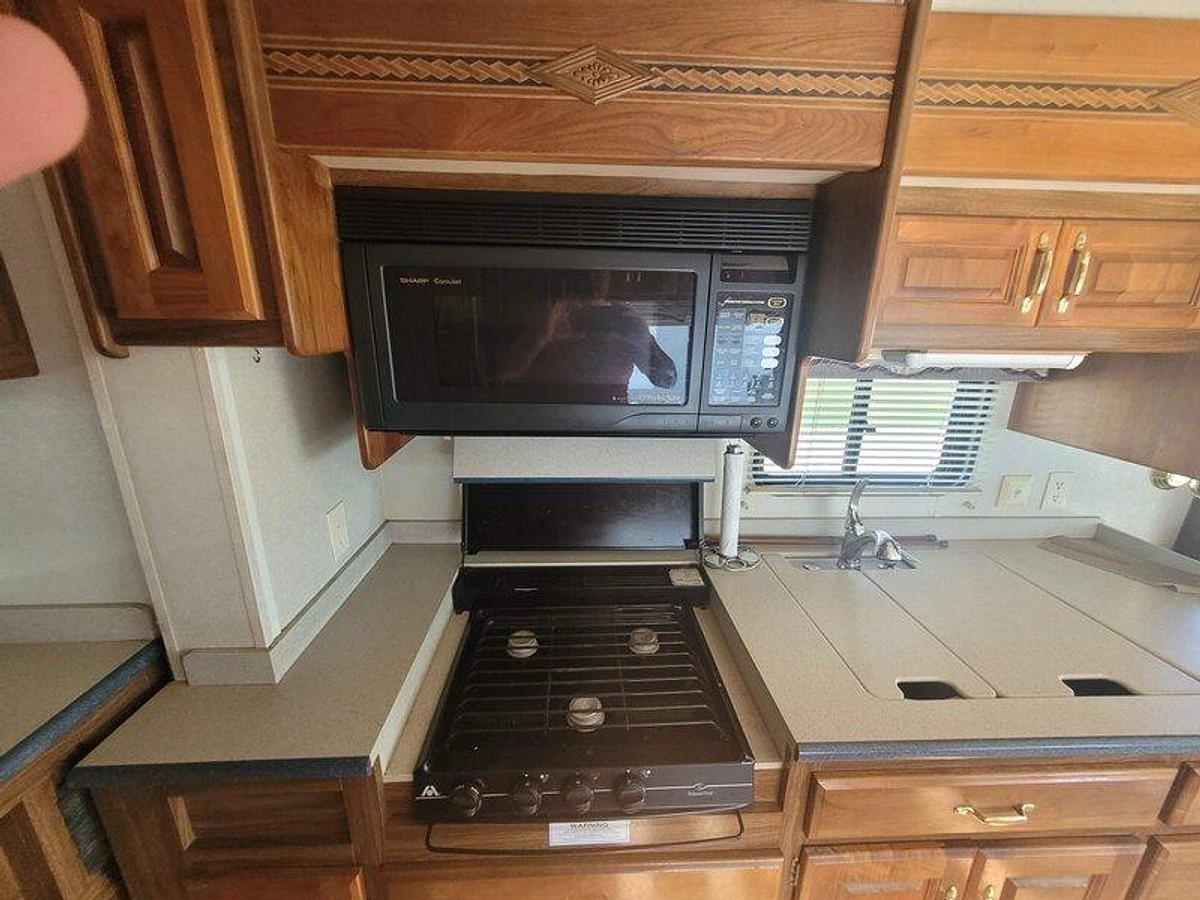 Used 2002 Holiday Rambler Endeavor