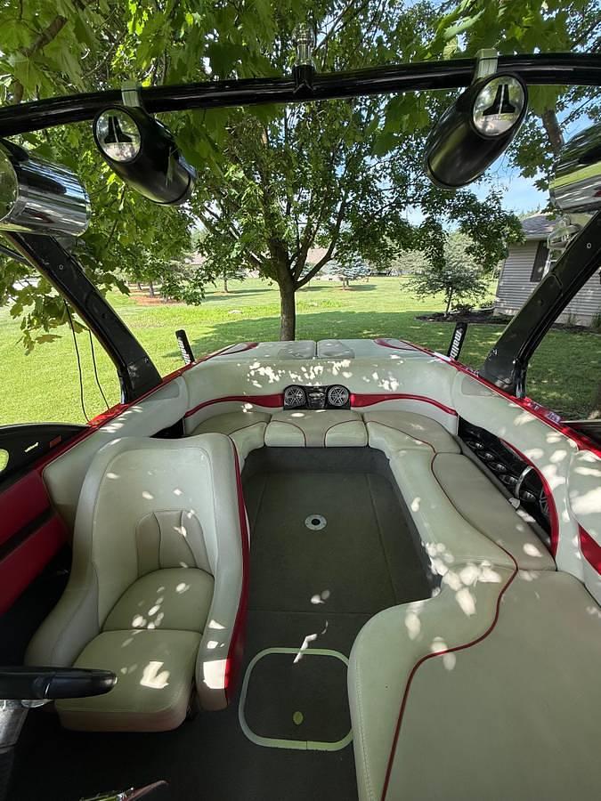 Used 2008 Malibu Wakesetter Ski Boat
