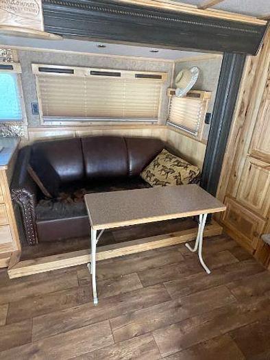 Used 2015 Sundowner Signature Series with Living Quarters