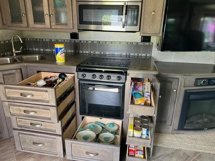 Used 2018 Winnebago Sightseer