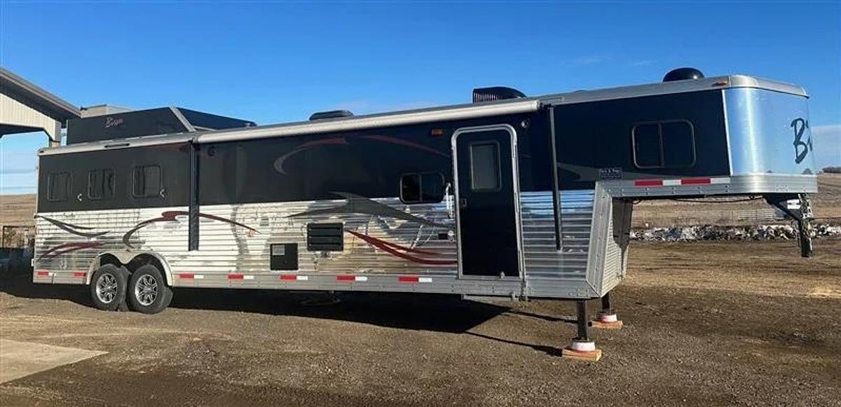Used 2014 Bison Travel Coach 3 Horse Trailer