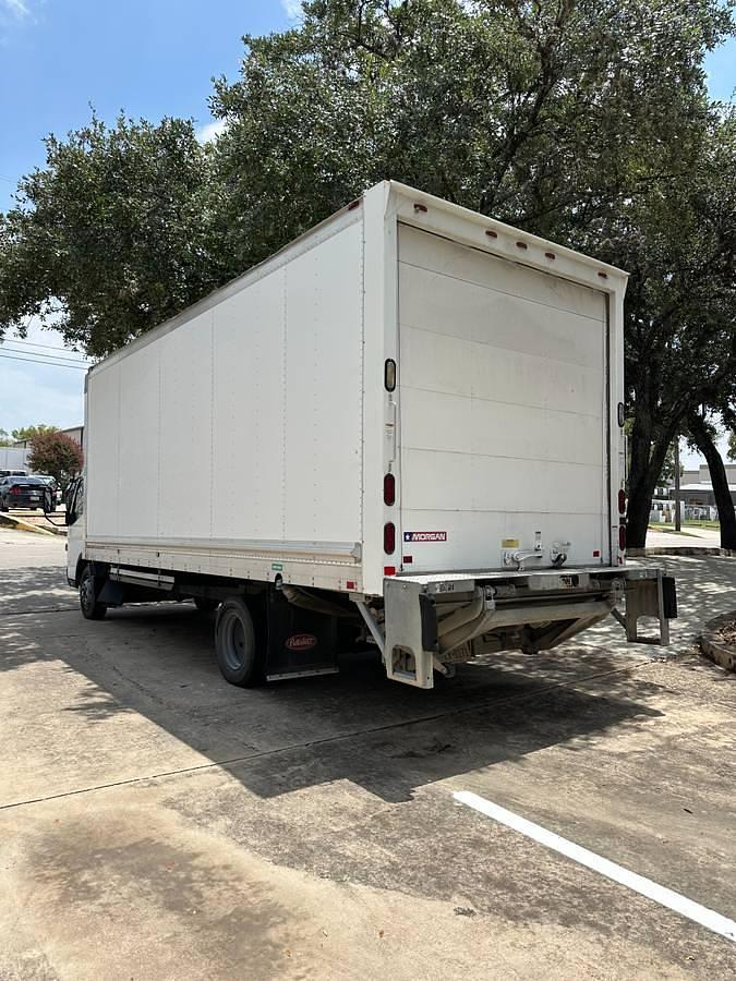Used 2014 Mitsubishi Fuso Box Truck