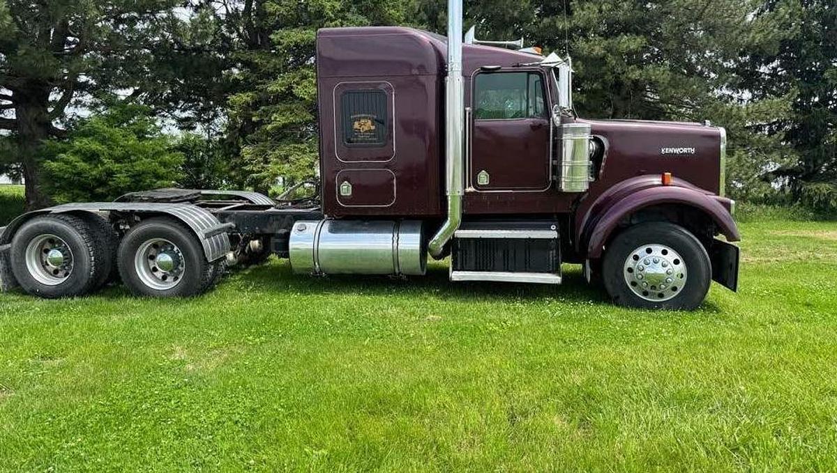 Used 2000 Kenworth W900B