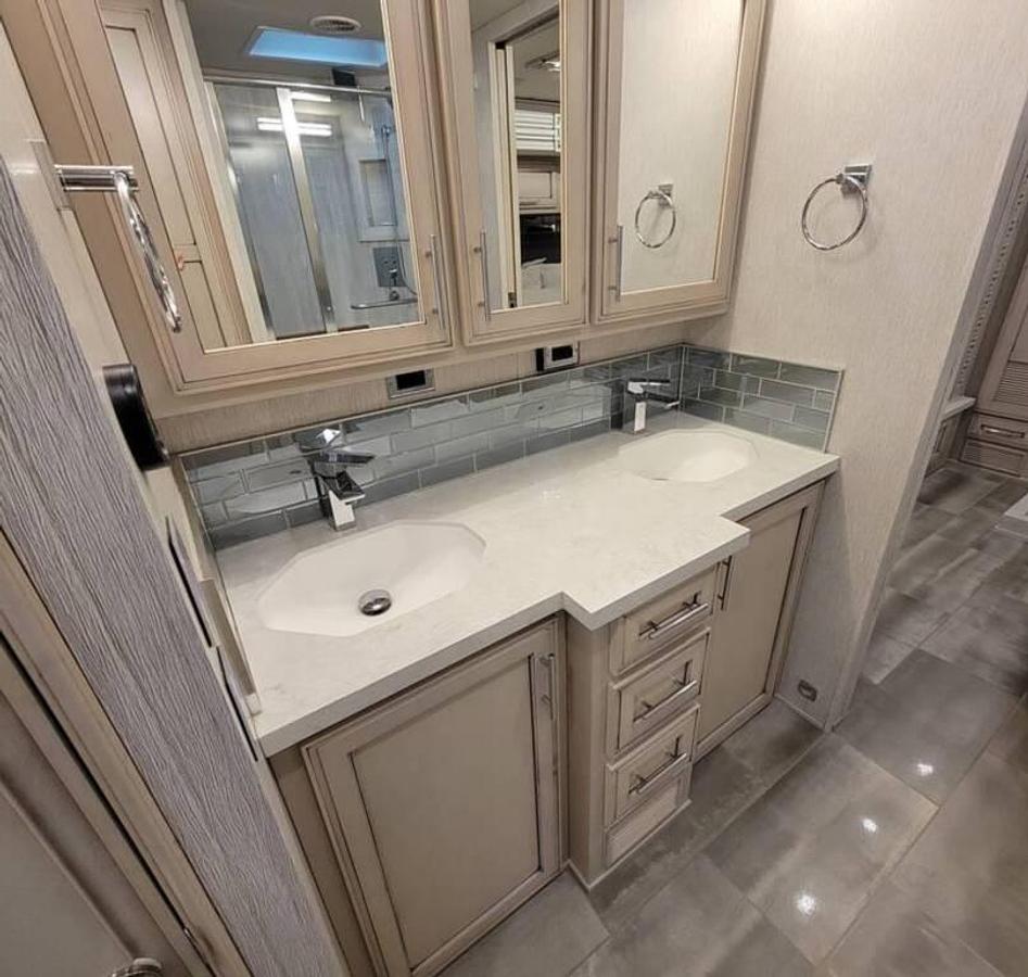 Used 2022 Newmar Ventana 4334