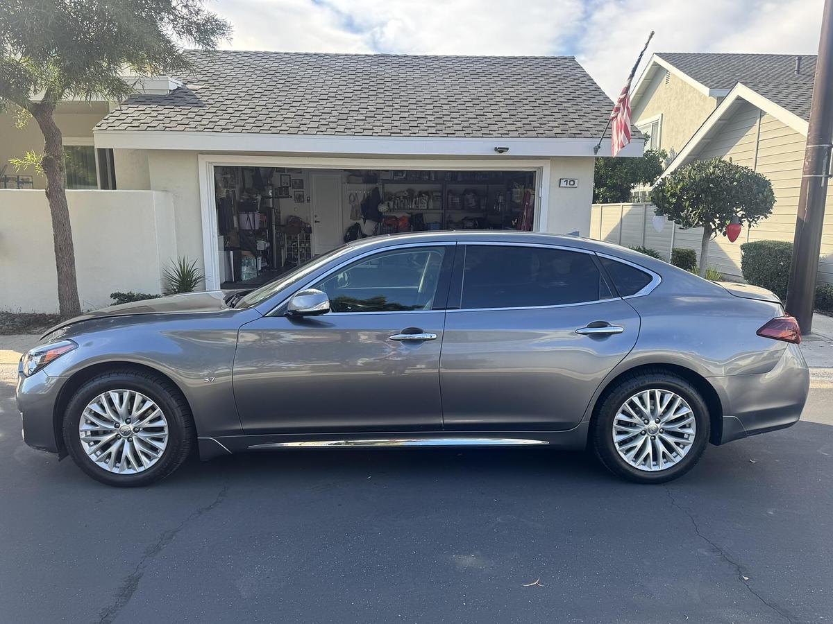 Used 2016 Infiniti Q70