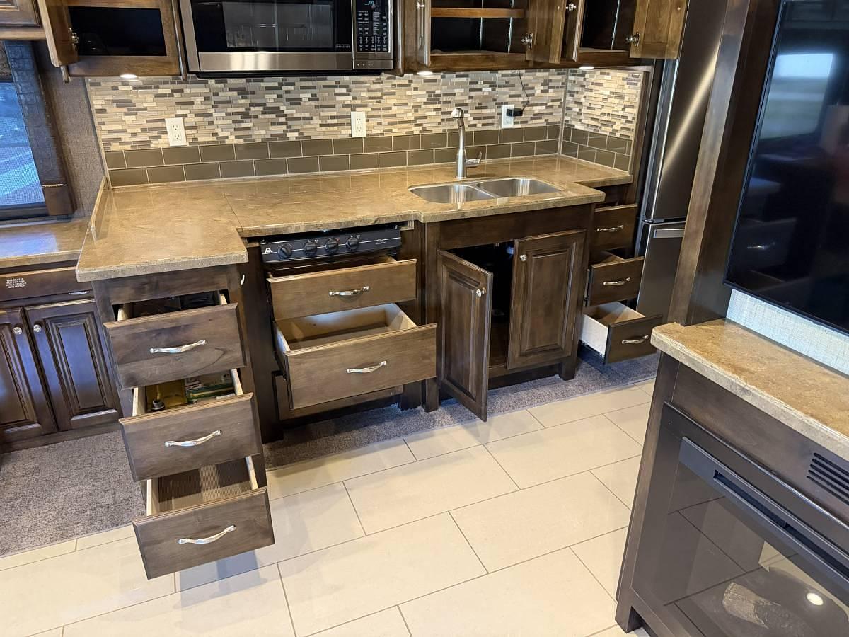 Used 2016 Tiffin Allegro Red 37PA