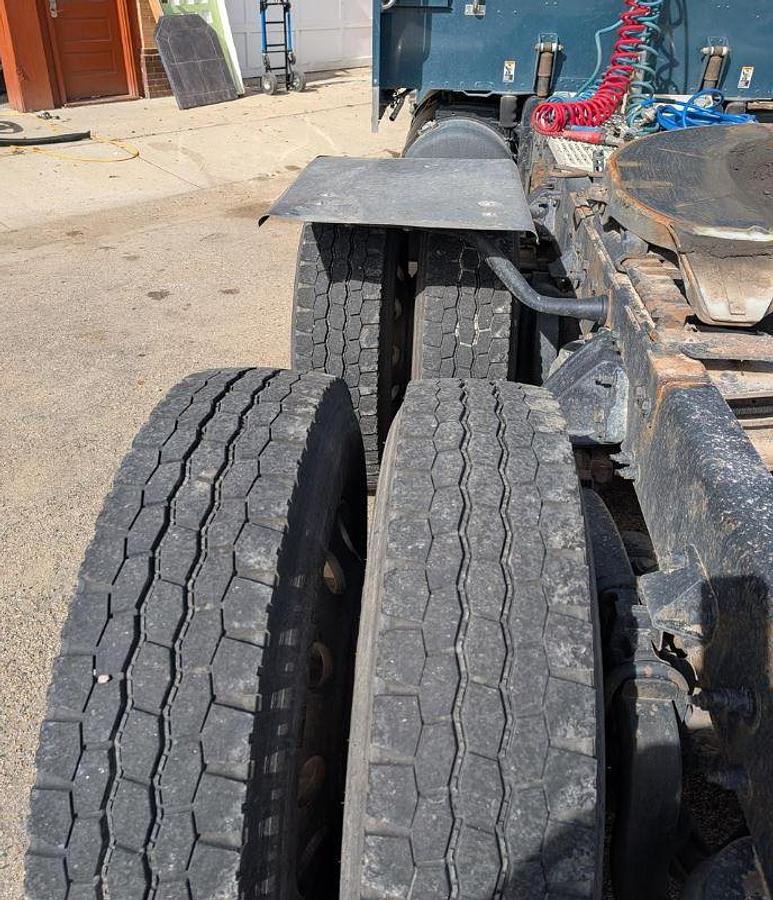 Used 2015 PETERBILT 389 Conventional Sleeper Semi