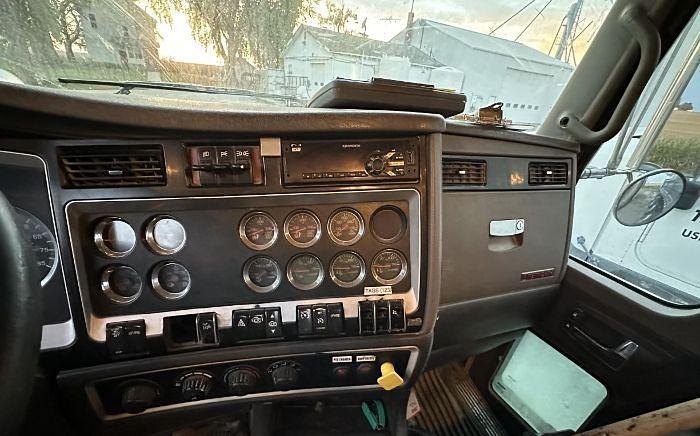 Used 2014 KENWORTH T800
