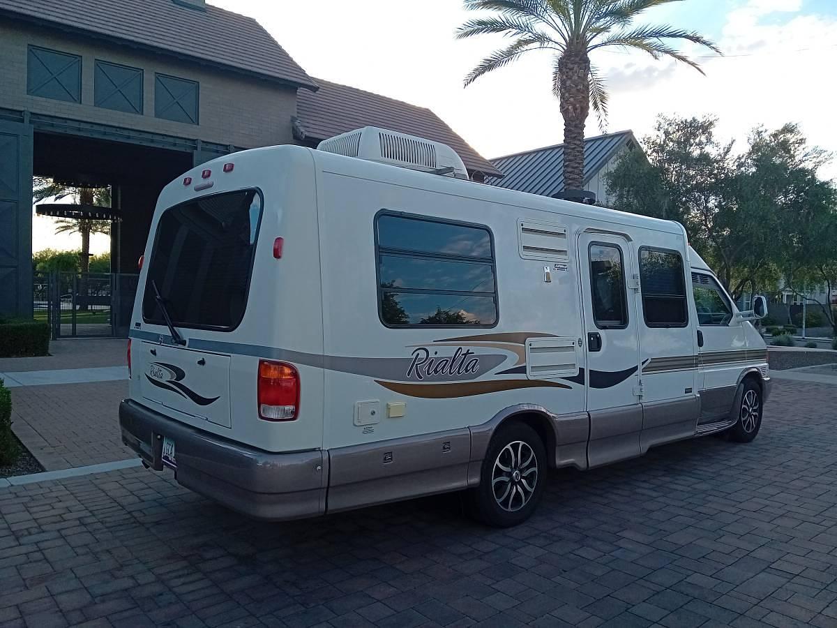 Used 2005 Winnebago Rialta