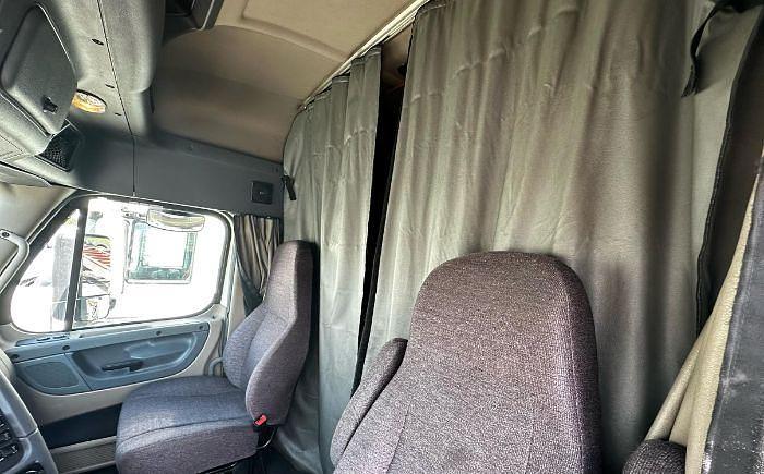 Used 2018 Freightliner CASCADIA 113