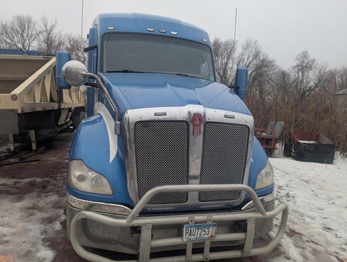 Used 2016 Kenworth T680 Conventional Sleeper Semi