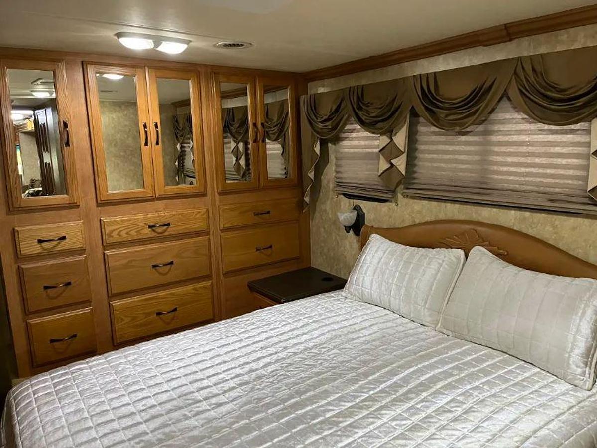 Used 2008 Coachmen Cross Country 382DS Class A Motorhome