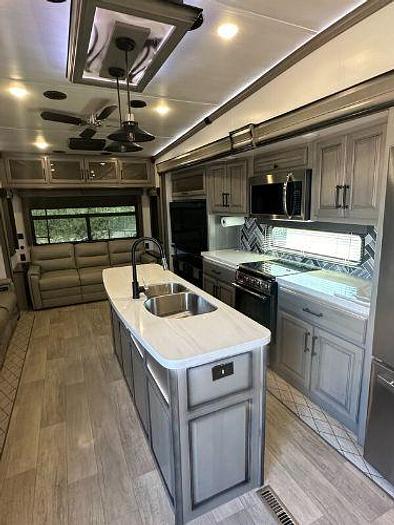 Used 2022 Keystone Montana 3781RL