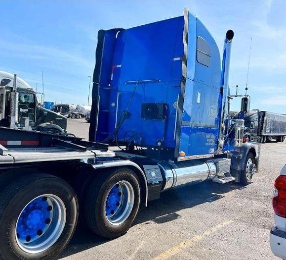 Used 2007 Freightliner FLD132 Classic XL