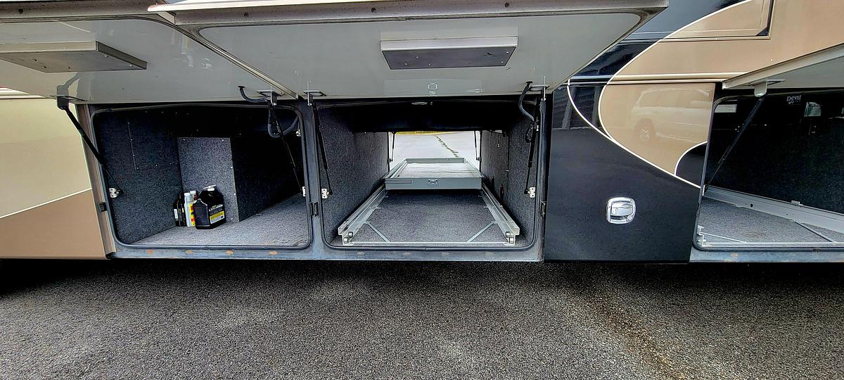 Used 2009 Country Coach Allure 470