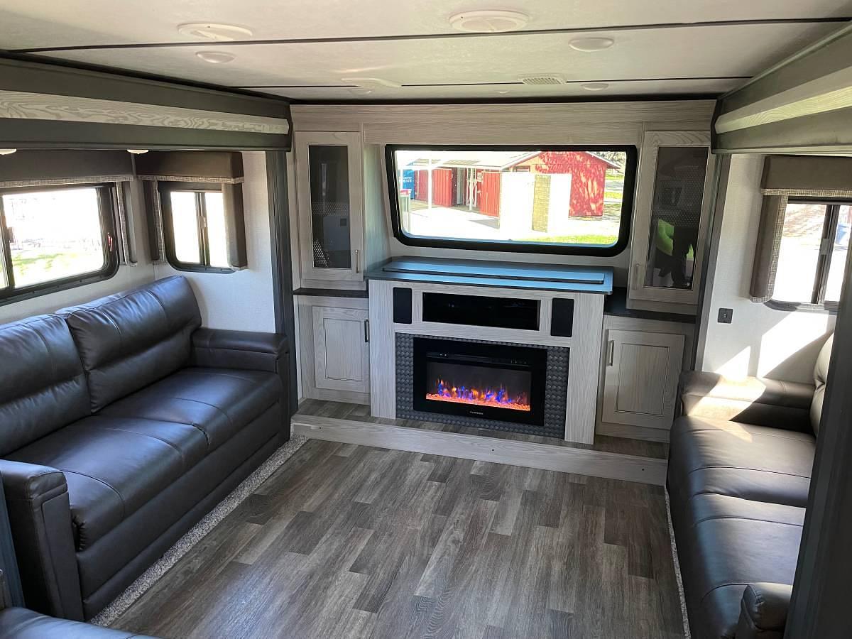 Used 2021 Keystone Montana High Country 377FL