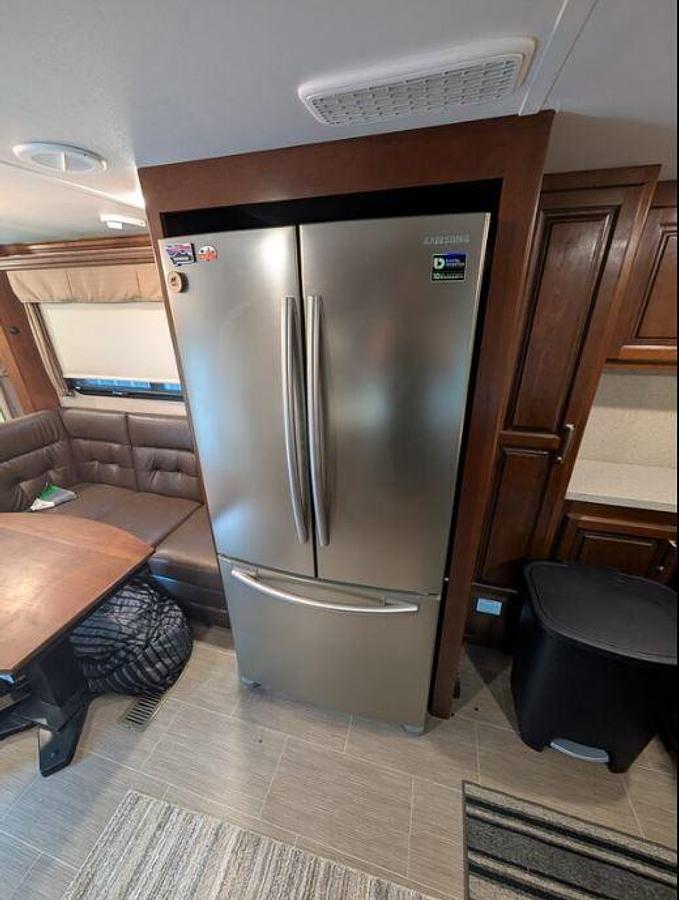 Used 2019 Keystone Alpine 3800FK