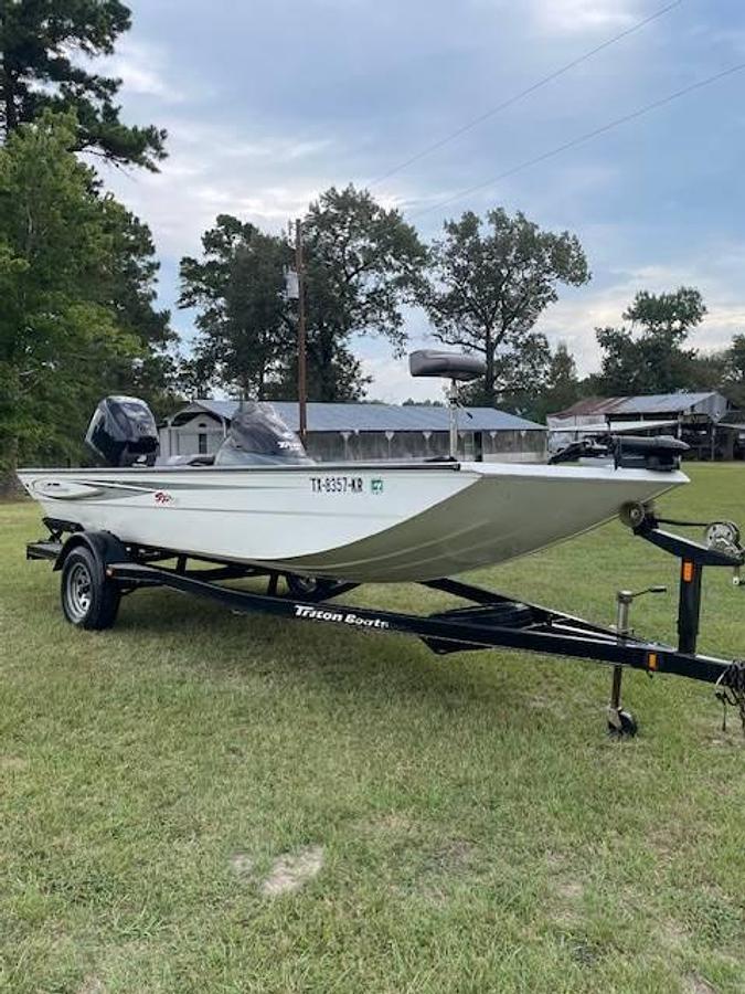 Used 2006 Triton Aluminum Fishing Boat