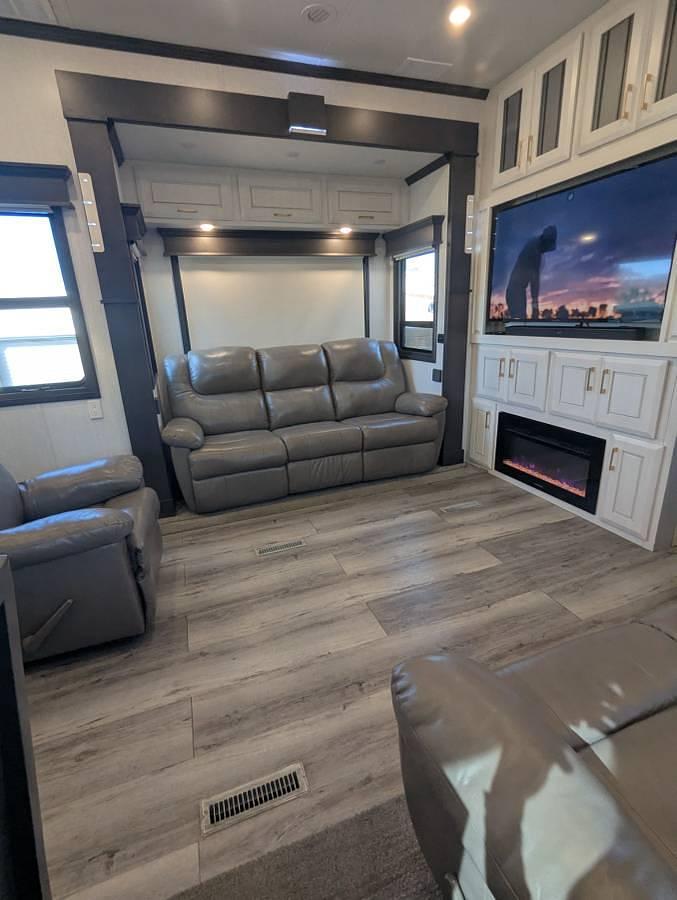 Used 2021 DRV Mobile Suites 41RKDB4