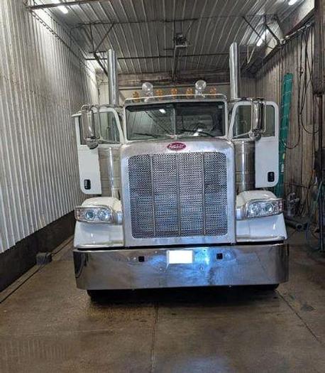 Used 2023 Peterbilt 389