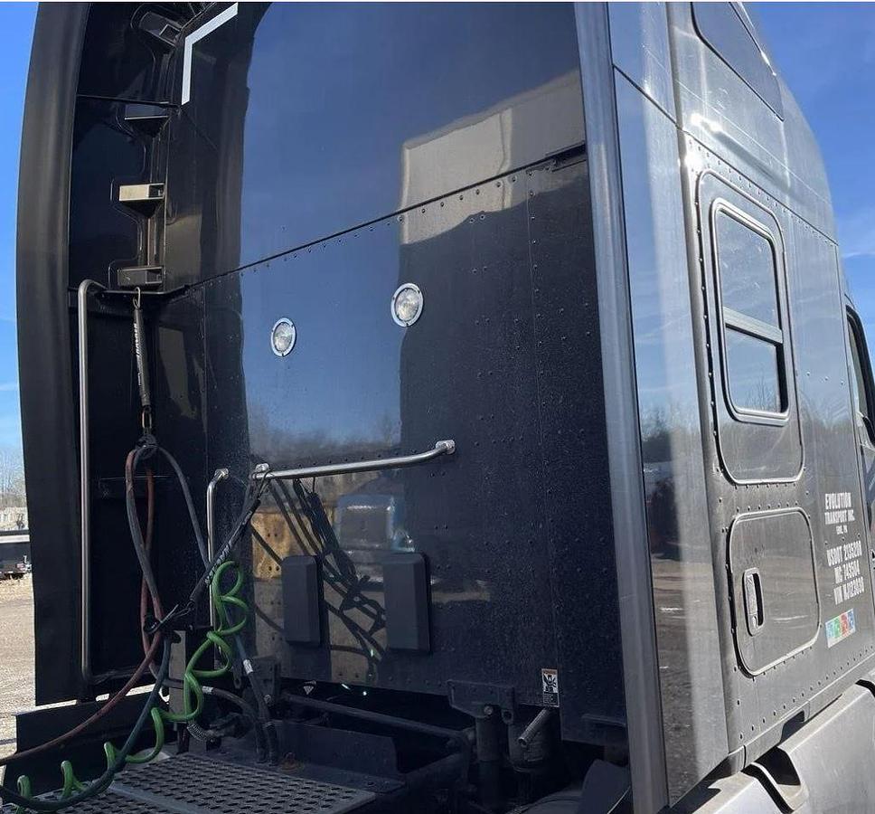 Used 2009 Mack Granite GU813 Grapple Truck