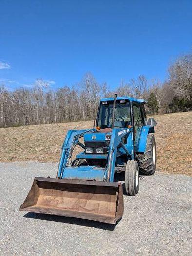 Used 1996 NEW HOLLAND 5640