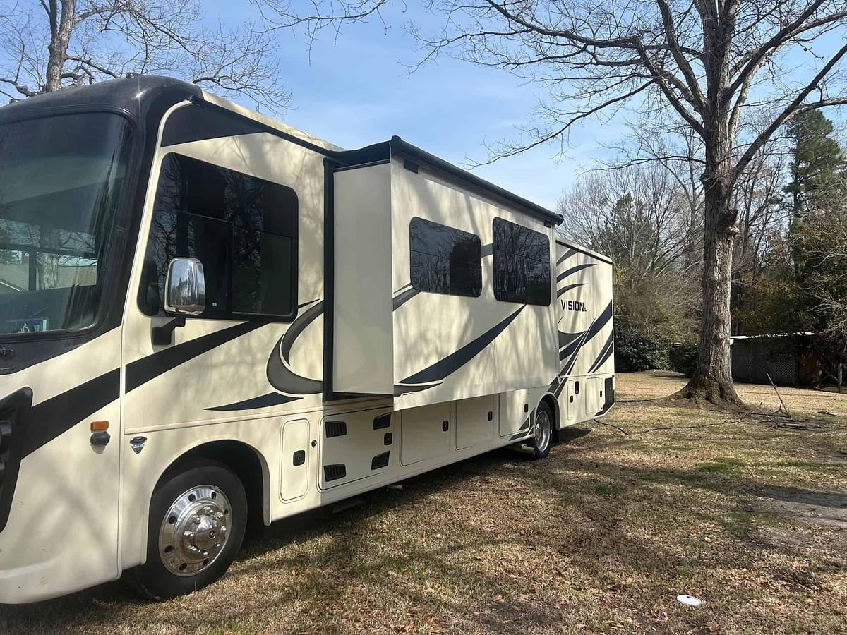 Used 2022 Entegra Vision XL 34G