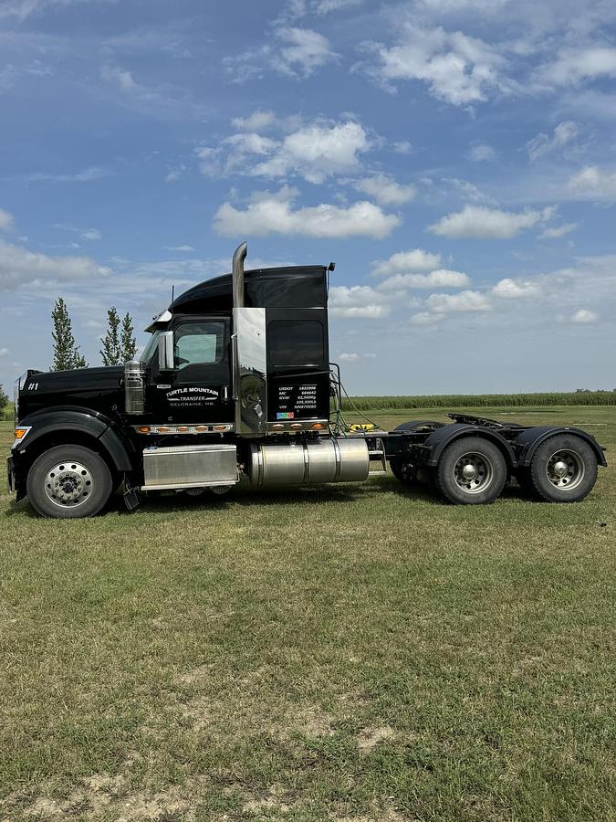 Used 2022 International HX520