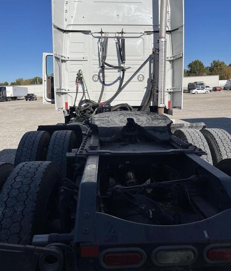 Used 2018 Volvo VNL64T670 Sleeper Semi Truck