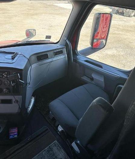 Used 2018 Freightliner CASCADIA 126