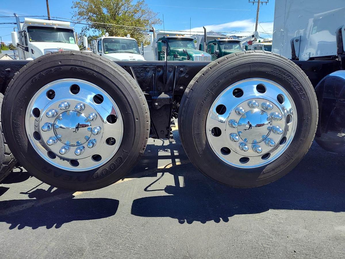 Used 2015 Peterbilt 389 Sleeper Semi Truck